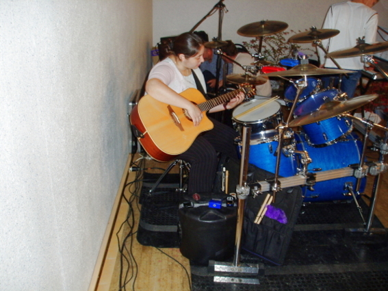 Encore plus fort !!!  la batterie ET  la guitare !!!!!