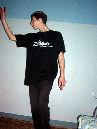 Fred a qui il reste encore de l energie pour s amuser dans la discotheque privee !!!
